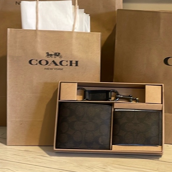 COACH Wallet Gift Set. BROWN NWT. Gift with Box,, & Seal. - Picture 2 of 10